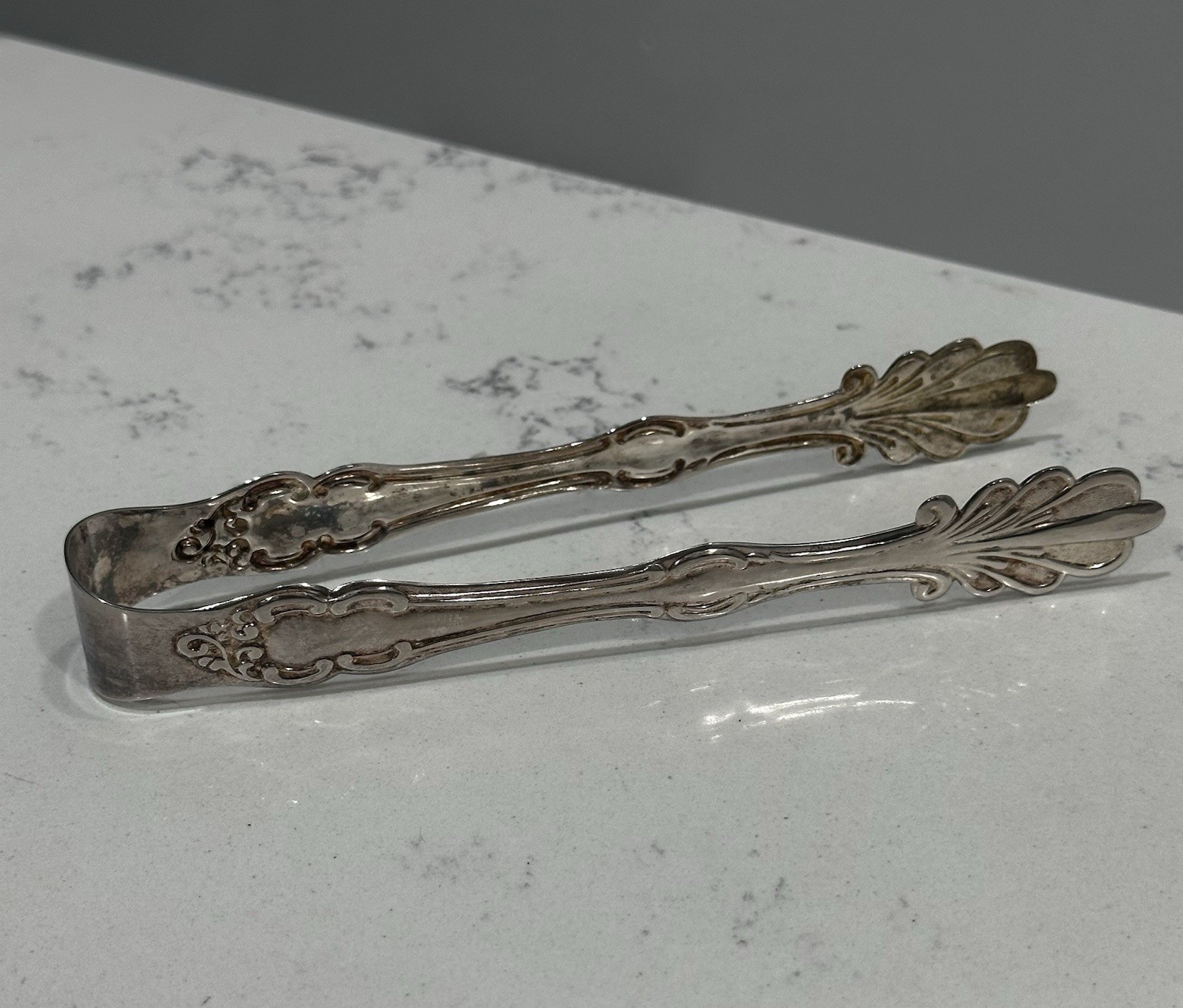 Sheridan Taunton Vintage Silversmiths Silver-plated Serving Tongs Shell Claw 7