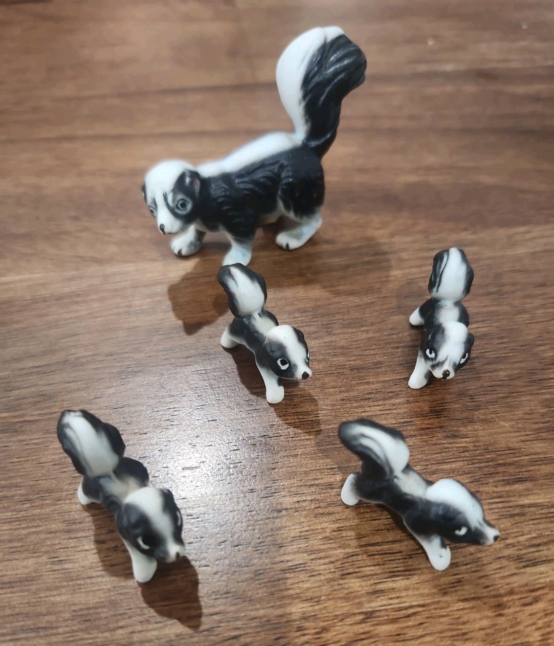Vintage Set of 5 Bone China Miniature Skunk Family Figurines Japan Great Cond.