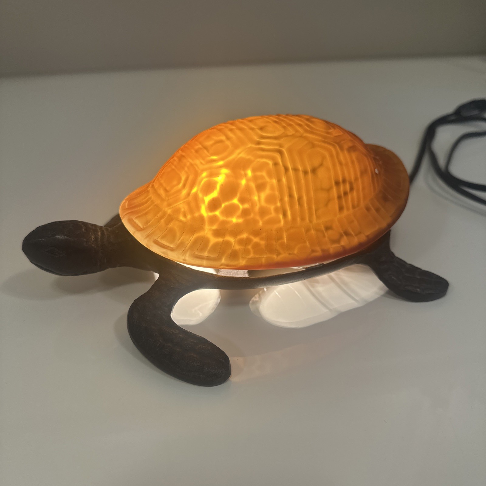 Vintage Tiffany Style Sea Turtle Amber Glass Accent Lamp Bronze Metal Base