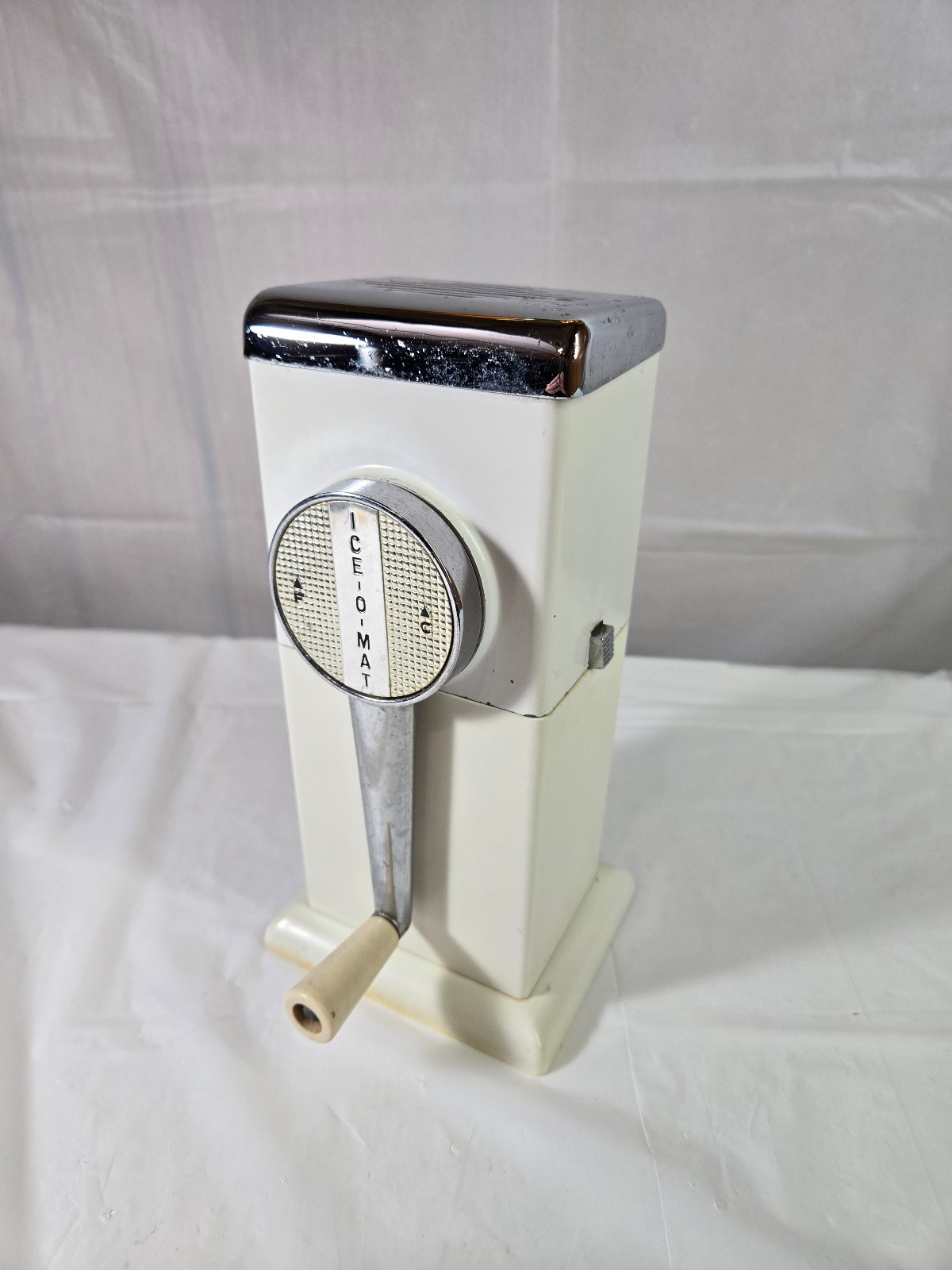Vintage ICE-O-MAT Hand Crank Ice Crusher  1950\'s  MCM