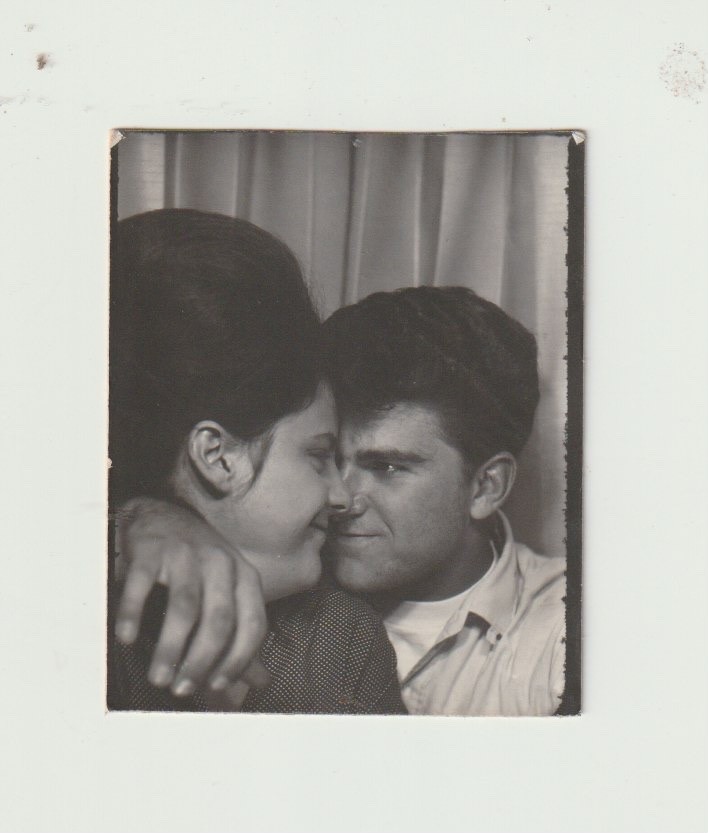 VINTAGE PHOTO BOOTH - SWEET YOUNG COUPLE, BIG HAIR ON BOTH