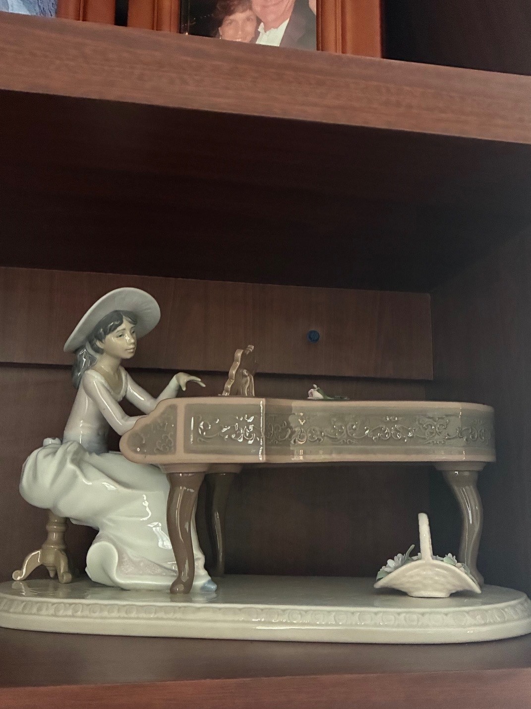 Lladró Spring Recital #6452 Porcelain Figurine, Lady Playing Grand Piano, Floral