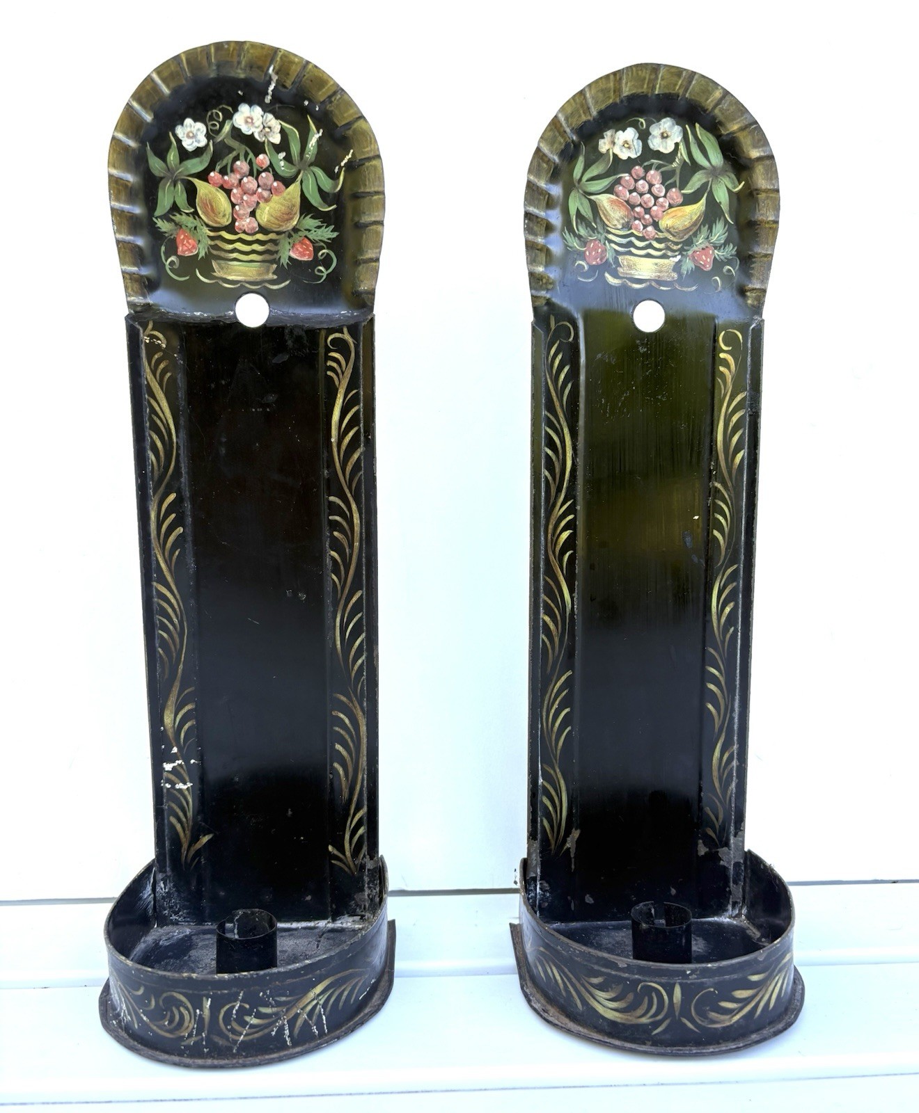 PAIR ANTIQUE 19TH C AMERICAN PAINTED TIN TOLEWARE CANDLE SCONCES FRUIT BASKET