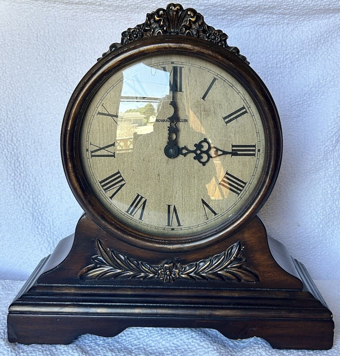 Howard Miller Mantle Clock Elizabeth 635-109 Carved Overlays Real Wood VGUC