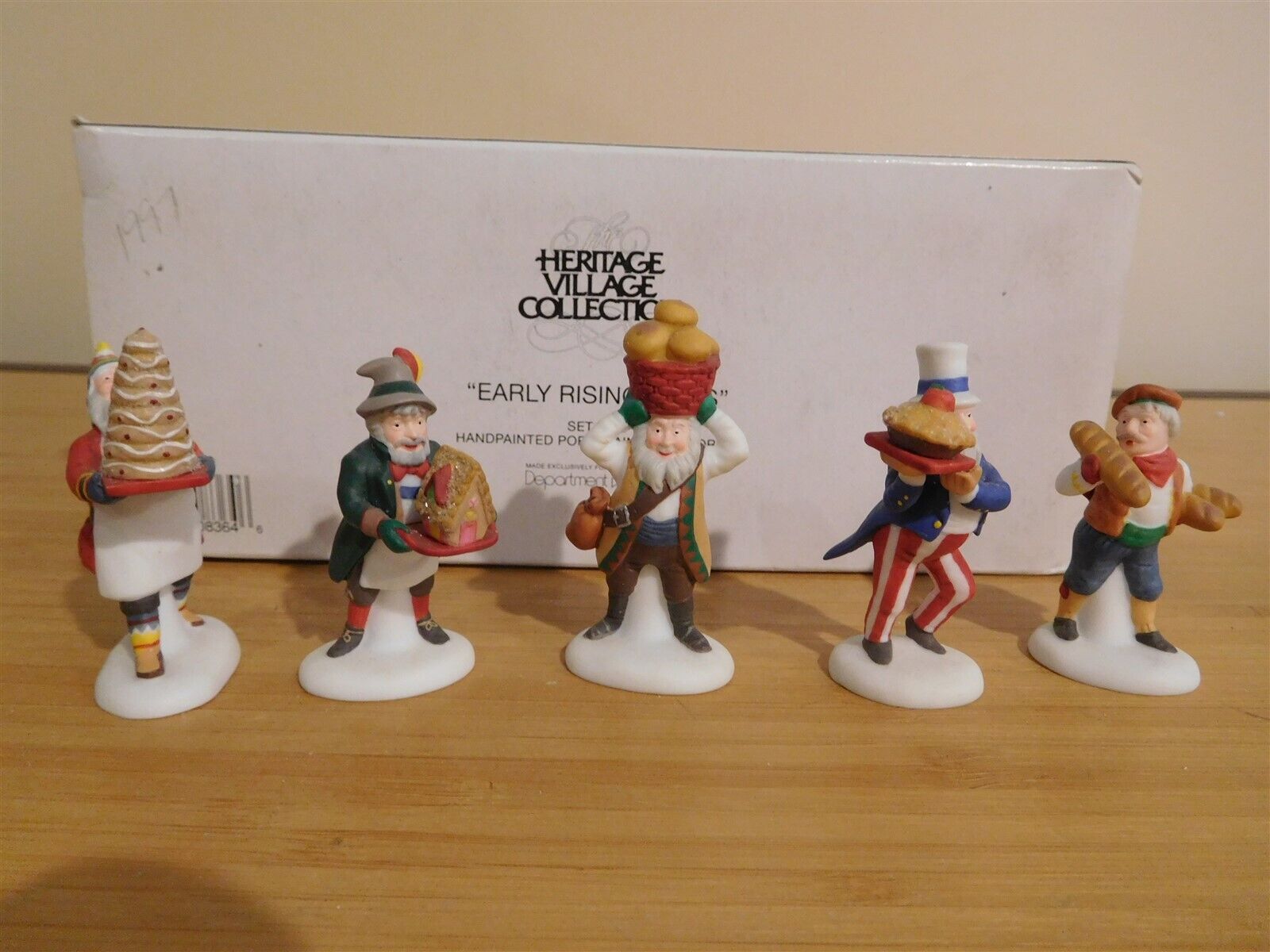 Dept 56 North Pole Accessory - Early Rising Elves - Set of 5 - 