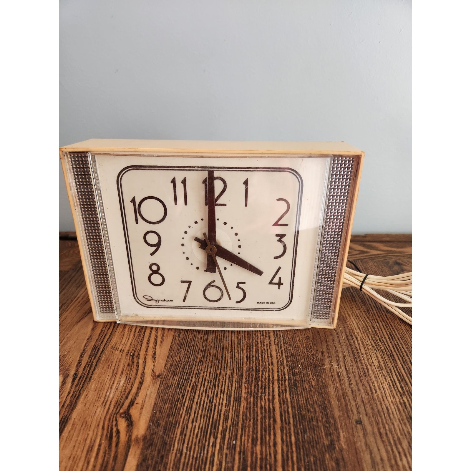 VTG MCM Ingram Wall Clock Block Number Dial Textured Side Grills Works