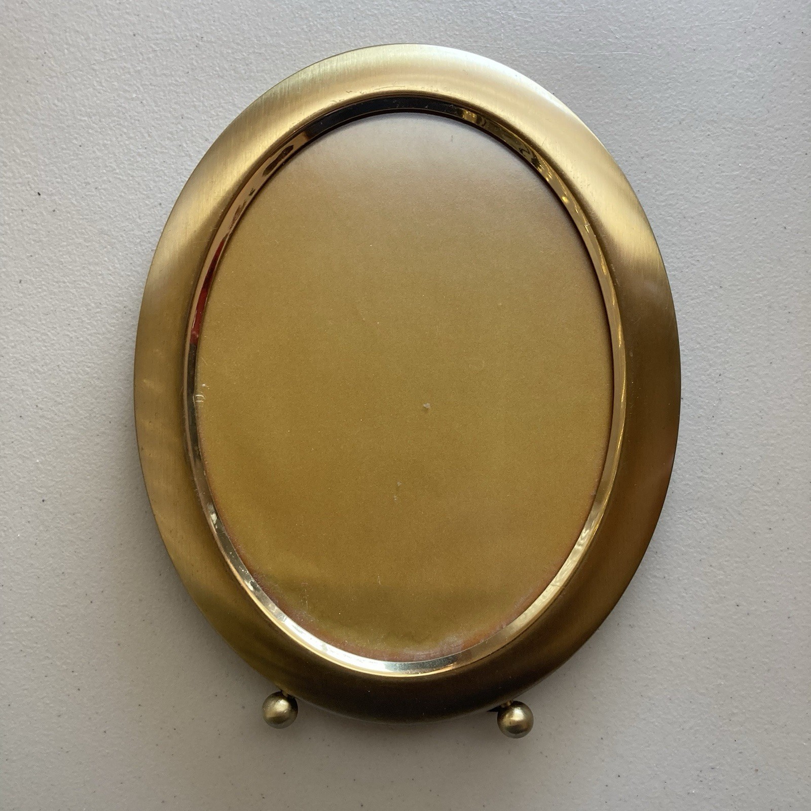 VTG 5x7” Oval Warm Brass Picture Frame Ball Feet Hollywood Regency Desktop Frame