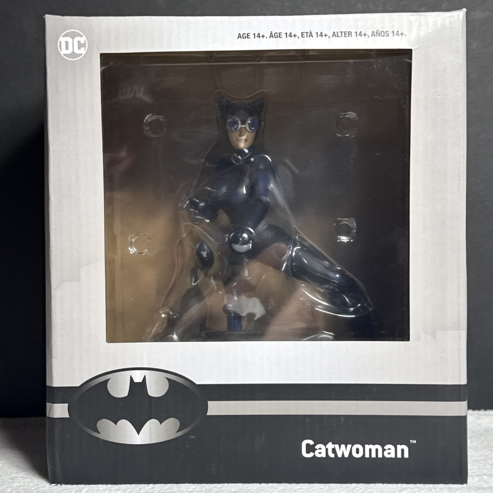 DC Universe Catwoman Statue Jim Lee Diamond Select GameStop Exclusive NEW
