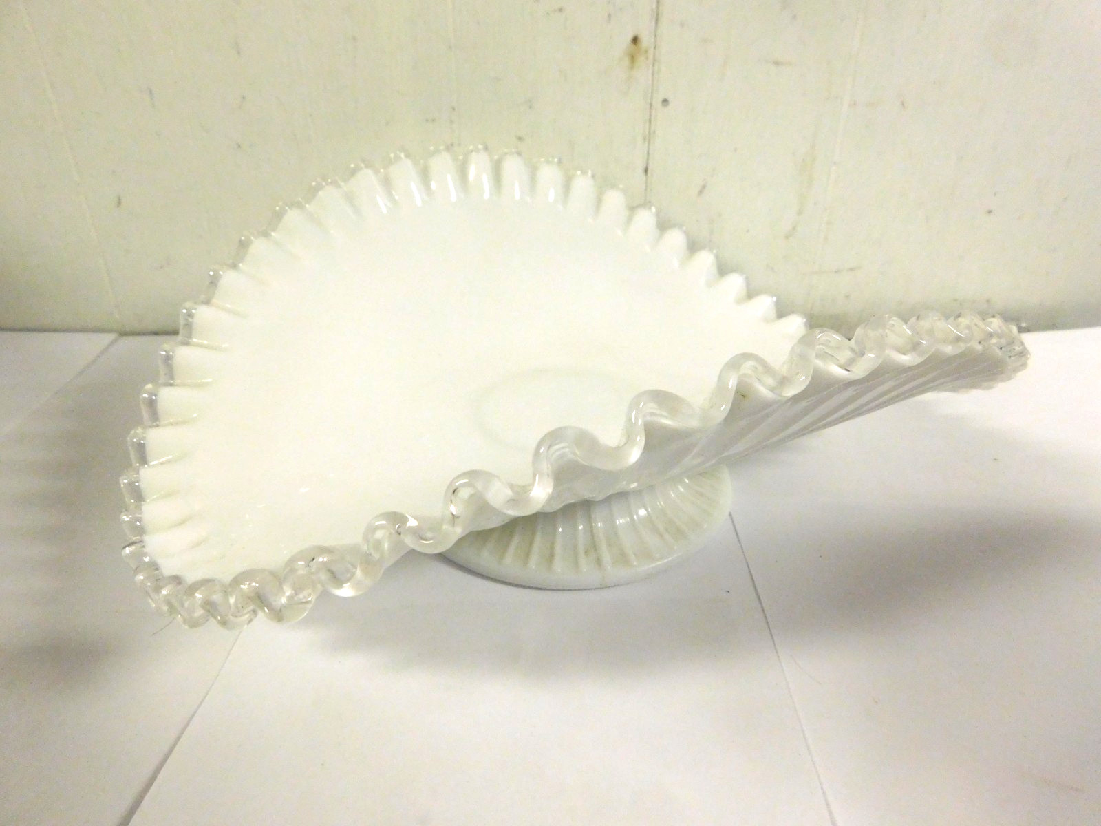 VTG Fenton Art Glass Silvercrest MILK GLASS Ribbed Low Footed Banana Bowl 12\