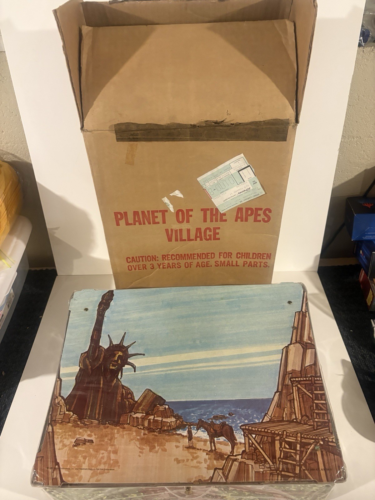 Vintage 1974 PLANET OF THE APES VILLAGE VINYL PLAYSET