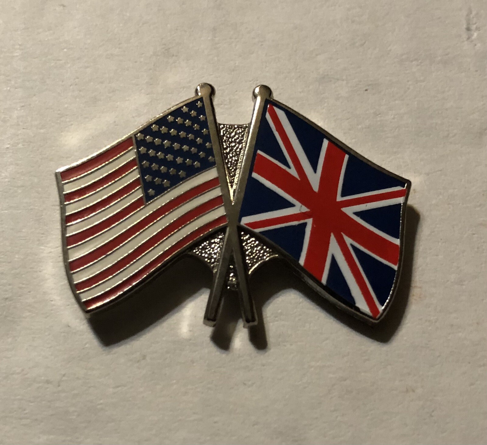 Crossed flags USA - UK lapel pin