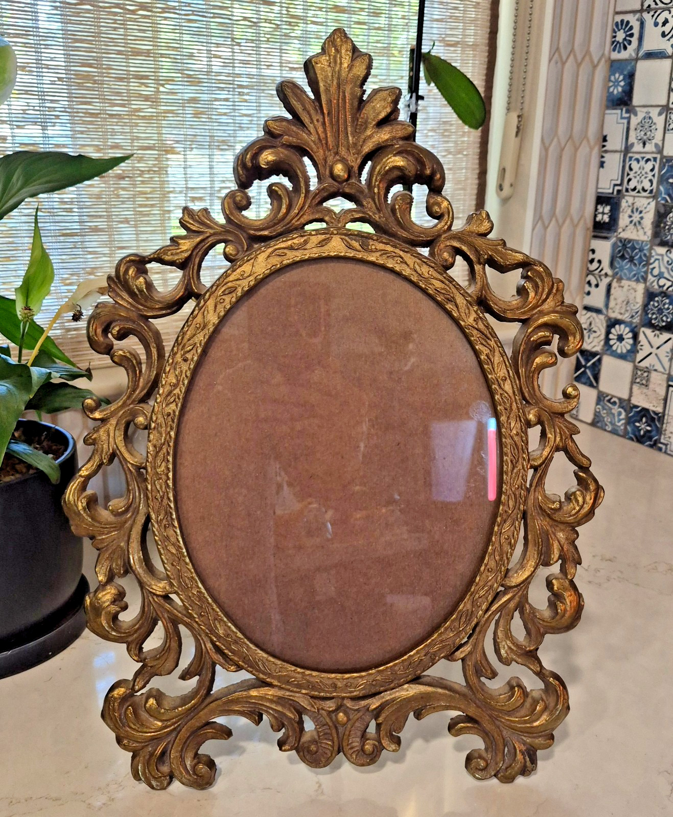 Antique/Vintage  Victorian Filigree Ornate Brass Oval Picture Frame Swing Easel