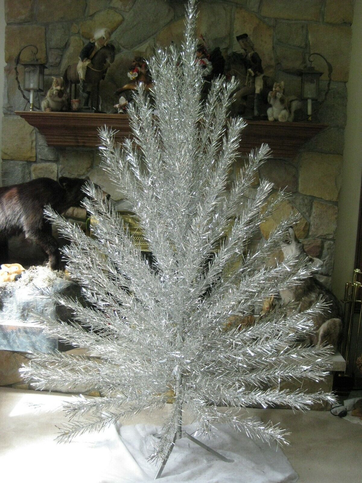 Vintage 7 ft Aluminum Christmas Tree 103 branches Spectacular shine ( 8)