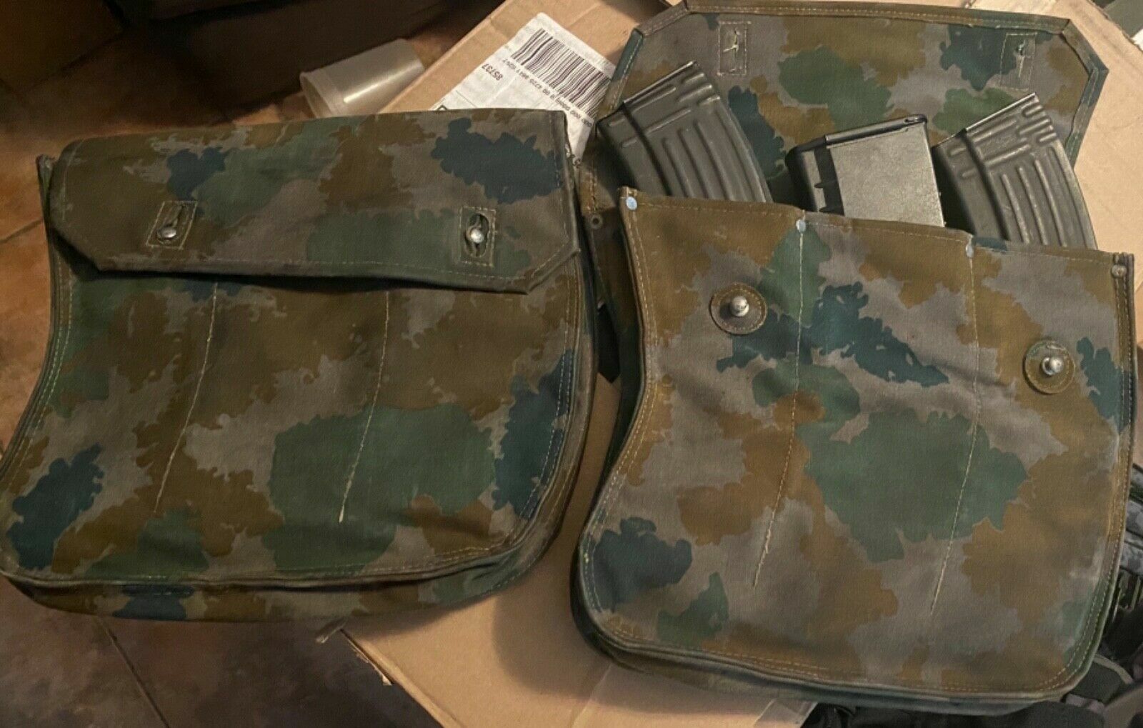 COLD WAR SOVIET ERA EARLY EAST GERMAN BLUMENTARN CAMO MAG POUCH- 3-CELL