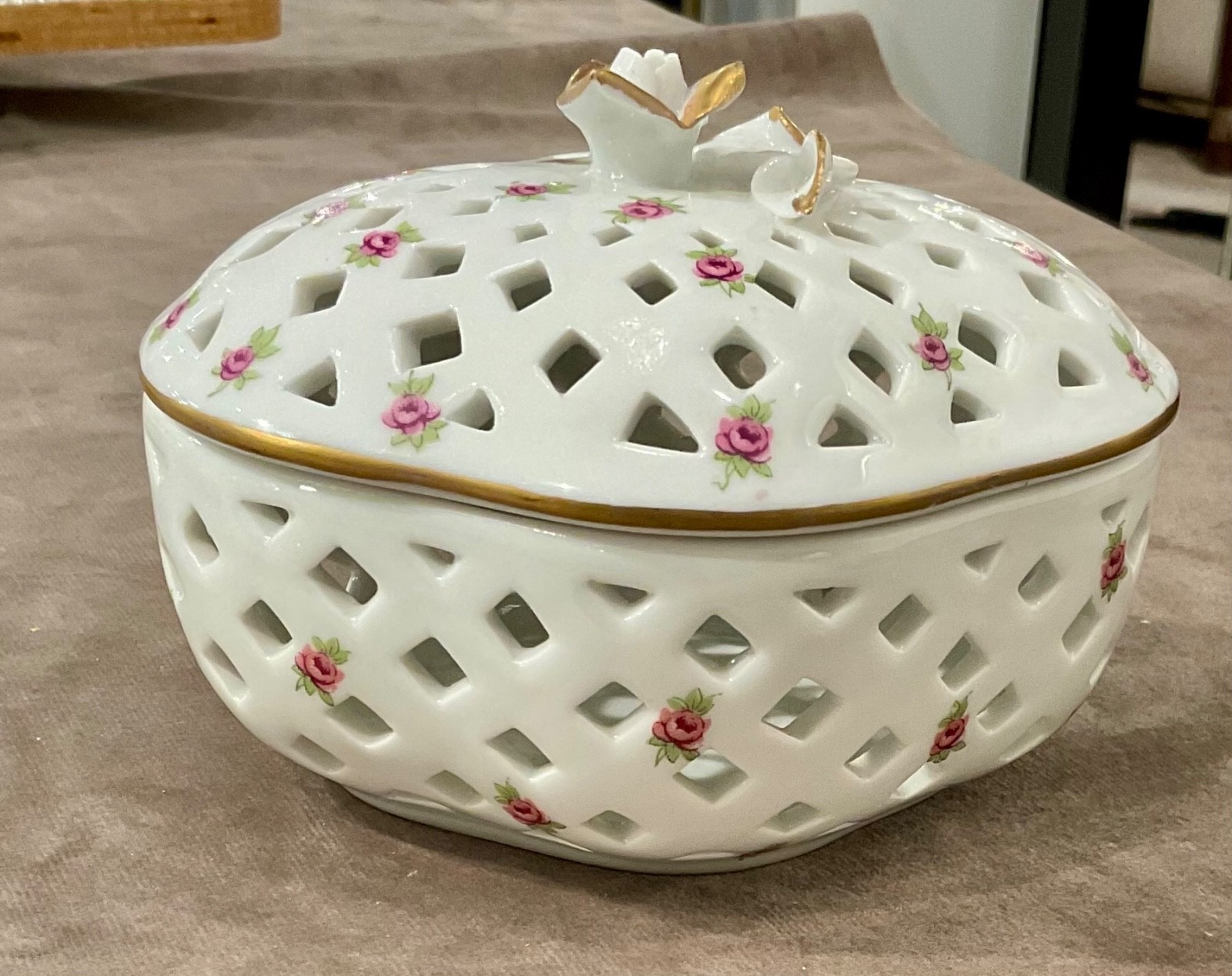 Limoges France Reticulated Lattice Porcelain Trinket Box Pink Roses Gold NOS