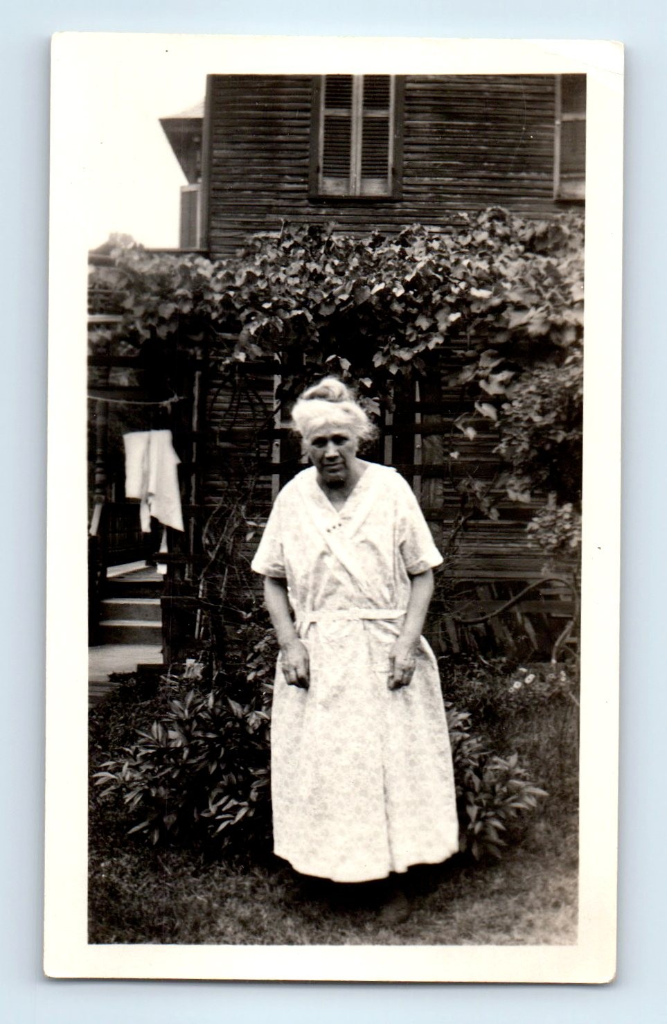 Old Vintage Photo SOLO OLDER ELDERLY WOMAN BY HOUSE ANTIQUE PHOTOGRAPH SNAPSHOT
