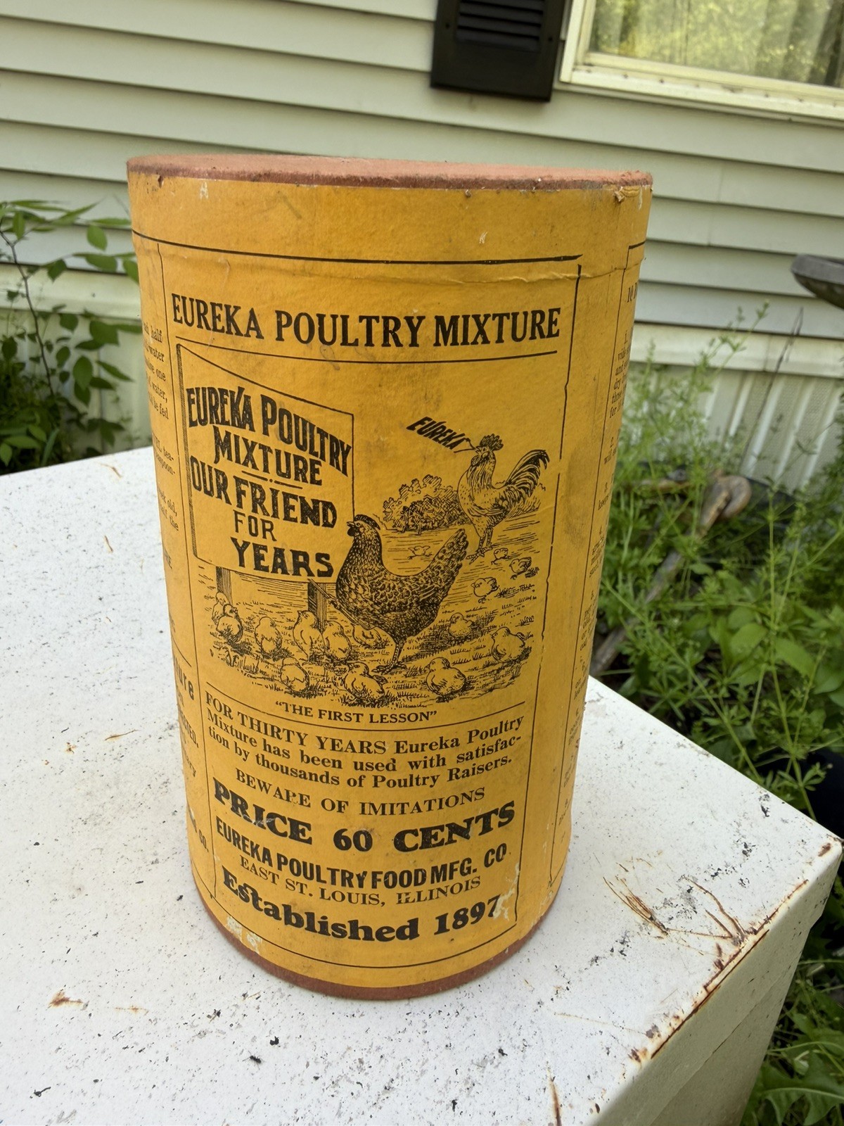 ANTIQUE EUREKA POULTRY MIXTURE VET ADV CAN CHICKEN EAST ST. LOUIS ILL FOOD MNFR