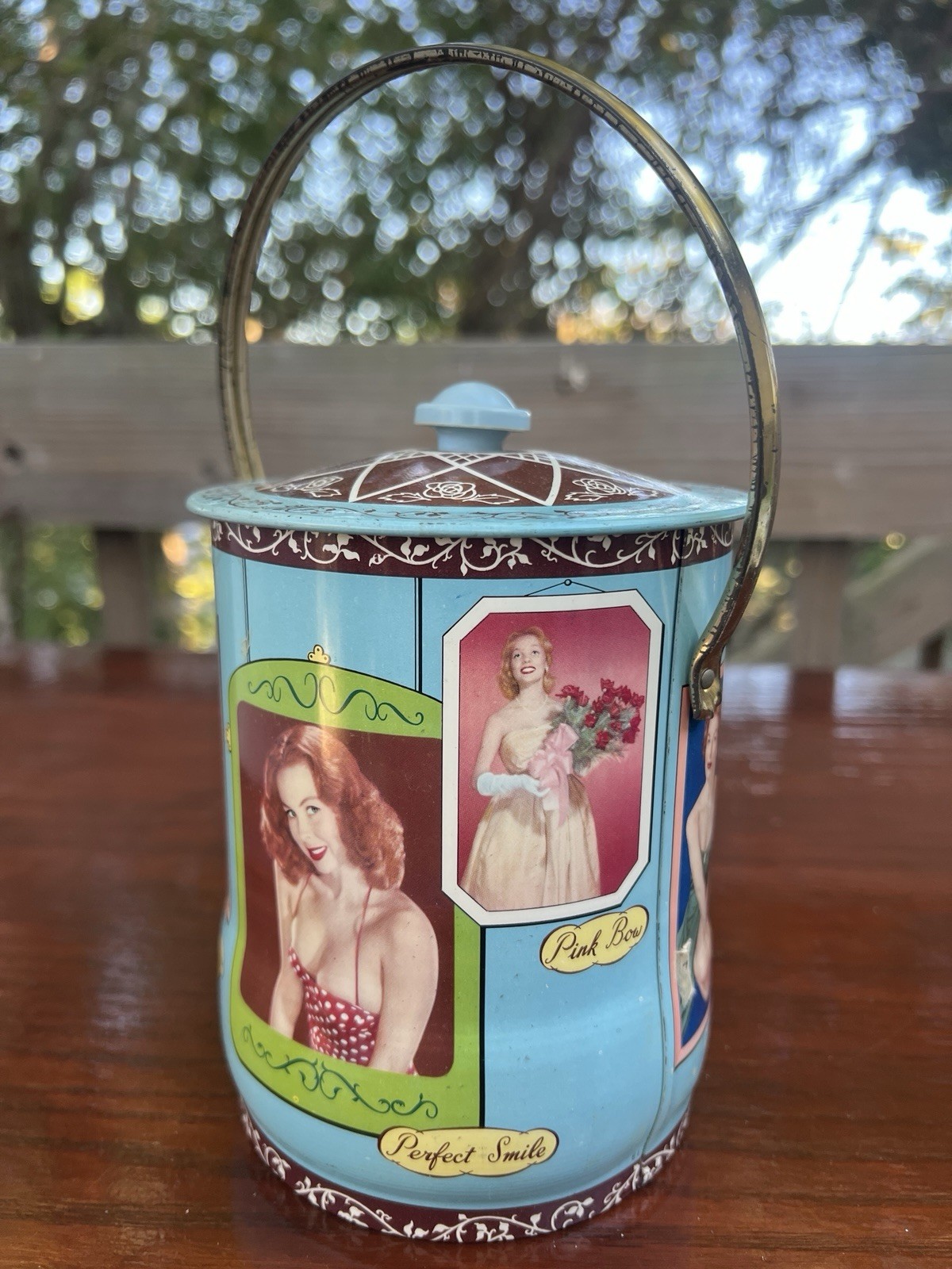 Vtg MCM Pin-Up Girls Biscuit Confectionery Tin By Aladdin Lamp London England