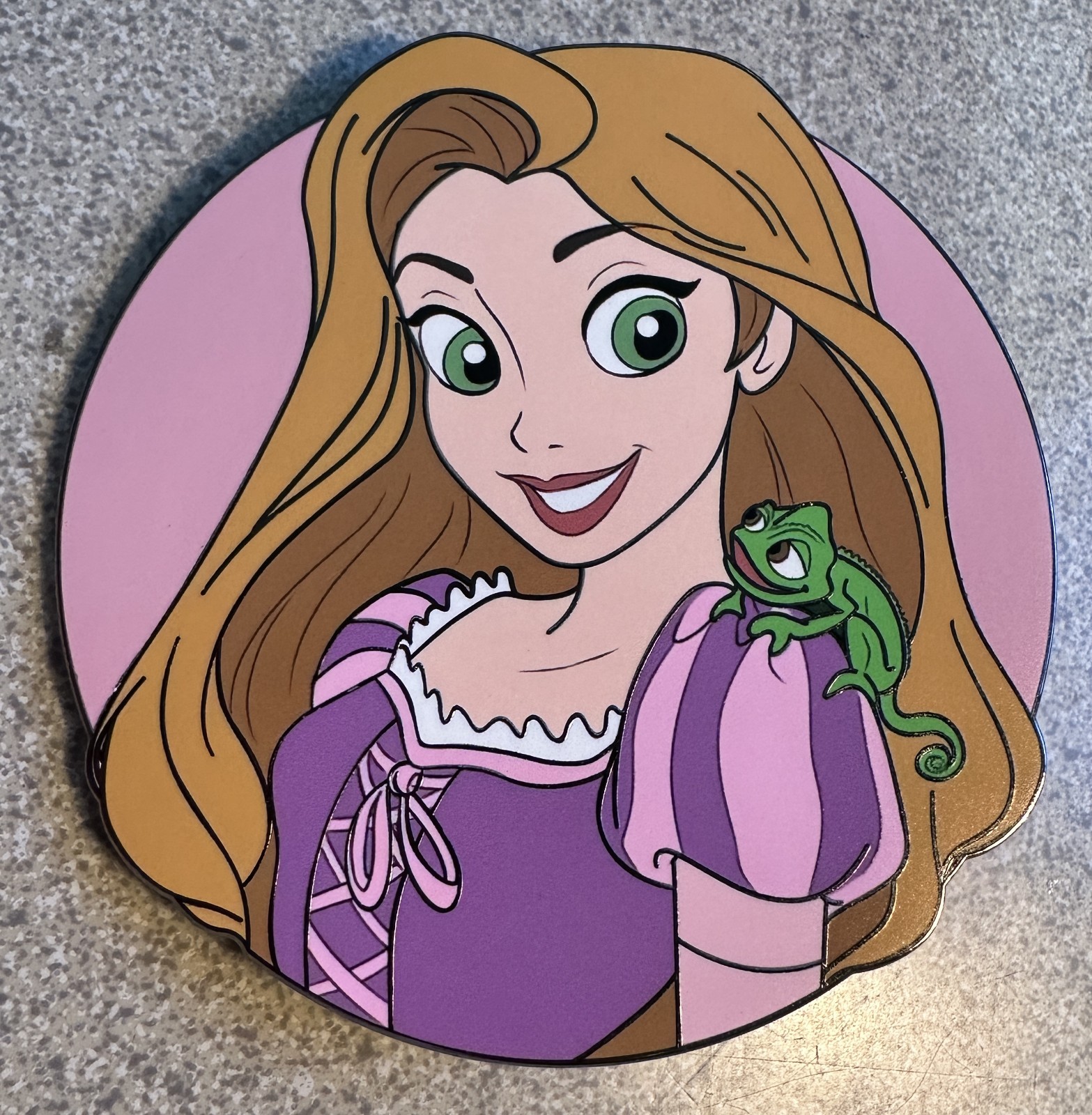 PIN TANGLED RAPUNZEL & PASCAL ON SHOULDER 3\