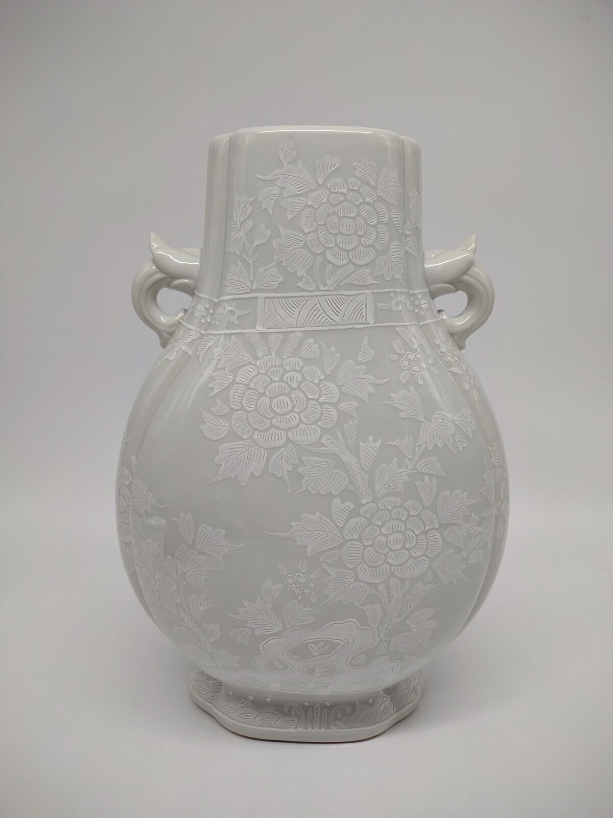 Large white Porcelain Vase 13\