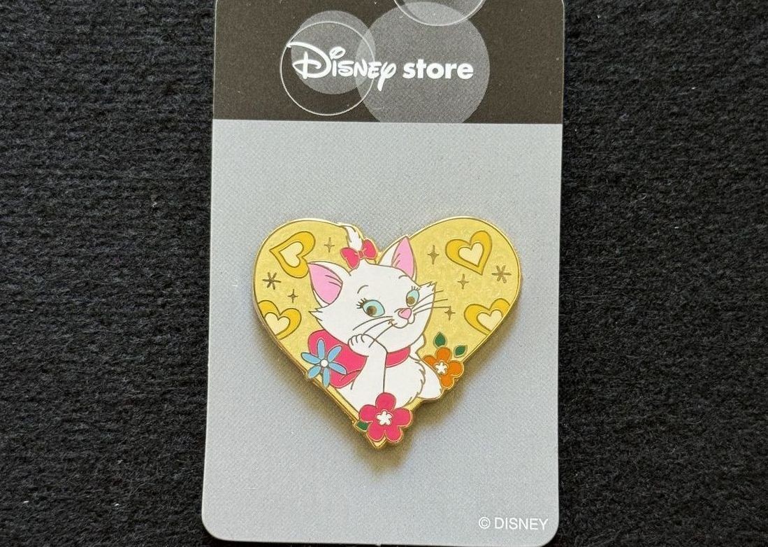 JDS Marie Cat Summer Girl Heart Disney Pin (J)