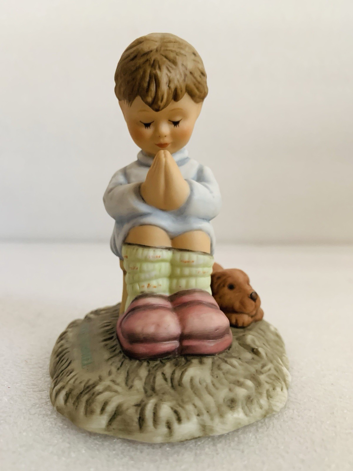 Goebel  1996 Berta  Hummel Silent  Prayer BH 2 Collectible Figurine