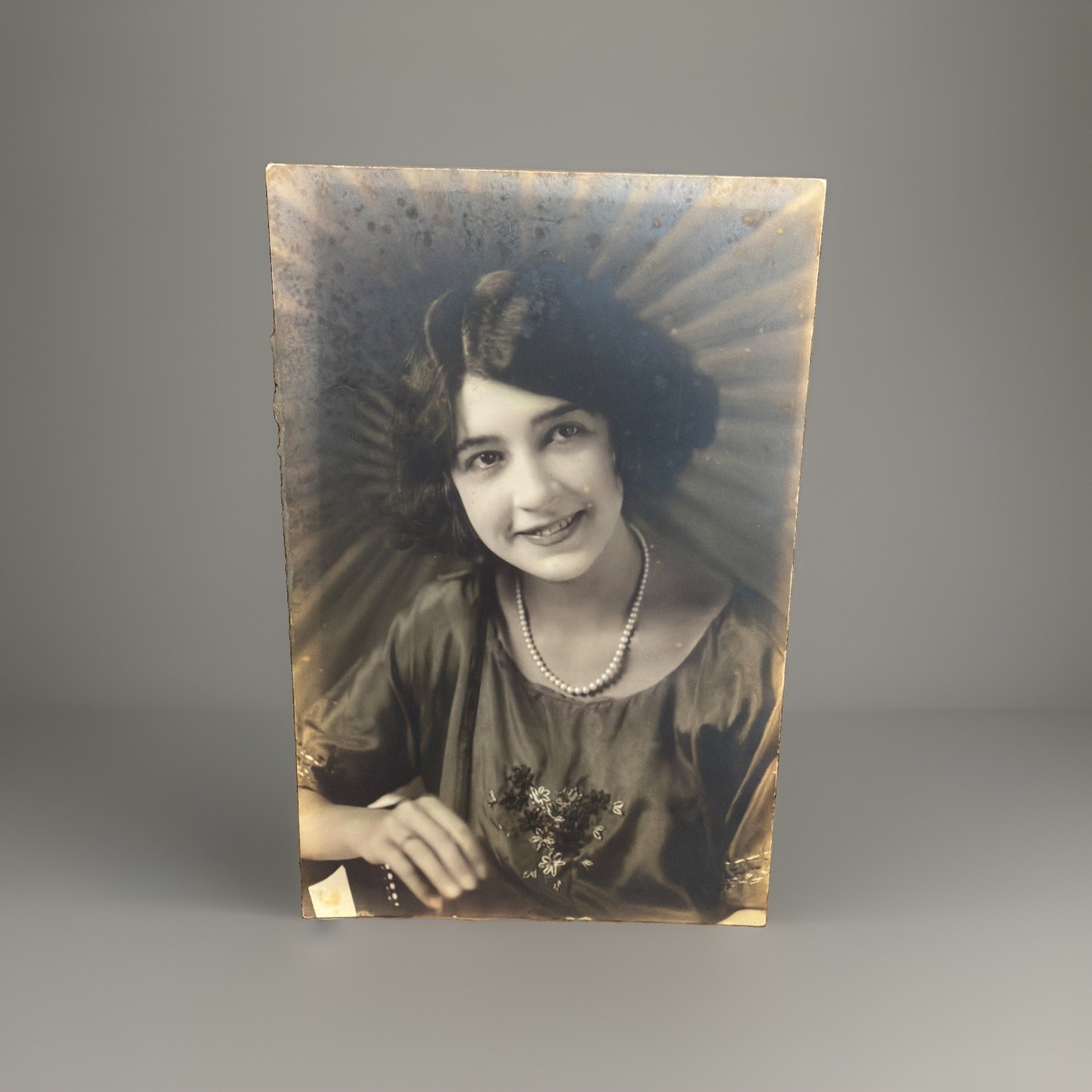 Beautiful 1920s Flapper Photo Portrait Young Woman Bob Haircut Pearls Indiana