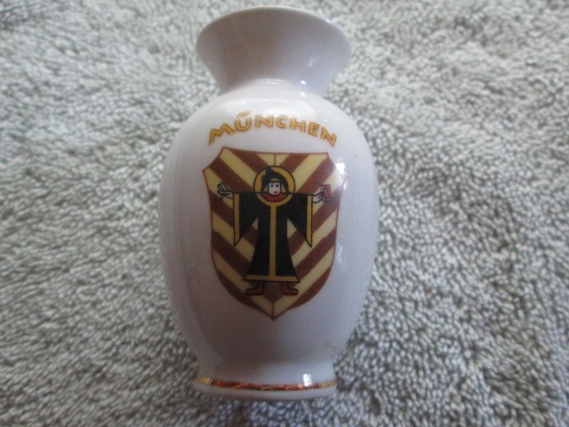 Schumann, Munich, Germany Souvenir 3 Inch Miniature Vase, Bavaria