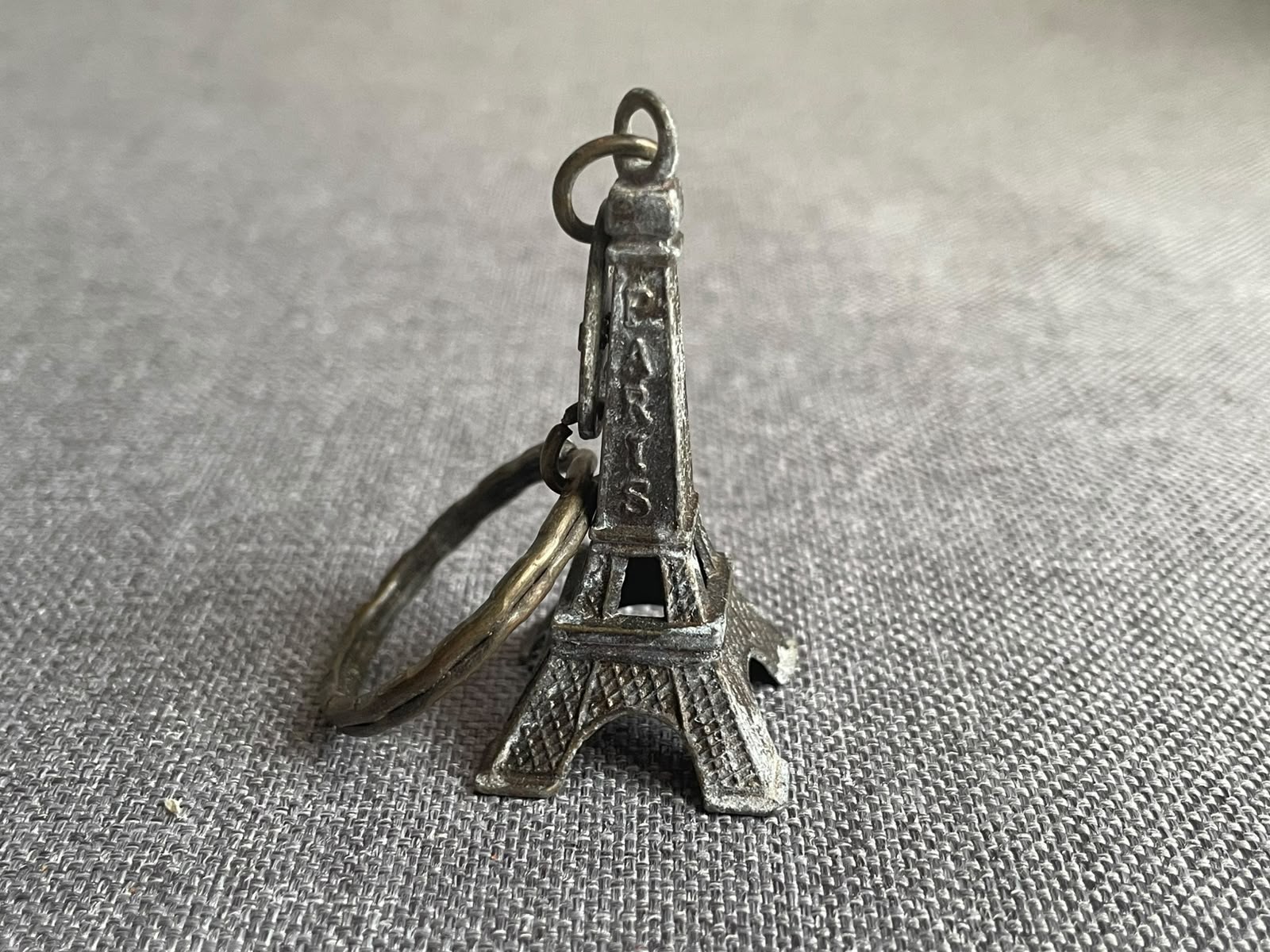 Vintage Eiffel Tower Souvenir Paris France Metal Keychain Key Ring EUC 1970s Vintage Eiffel Tower Souvenir Paris France Metal Keychain Key Ring EUC 1970s