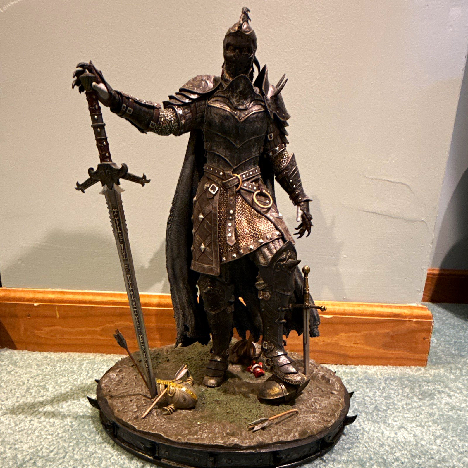 Eaglemoss The Lord of the Rings Fantasy Armored Warrior Statue w/ Sword Base
