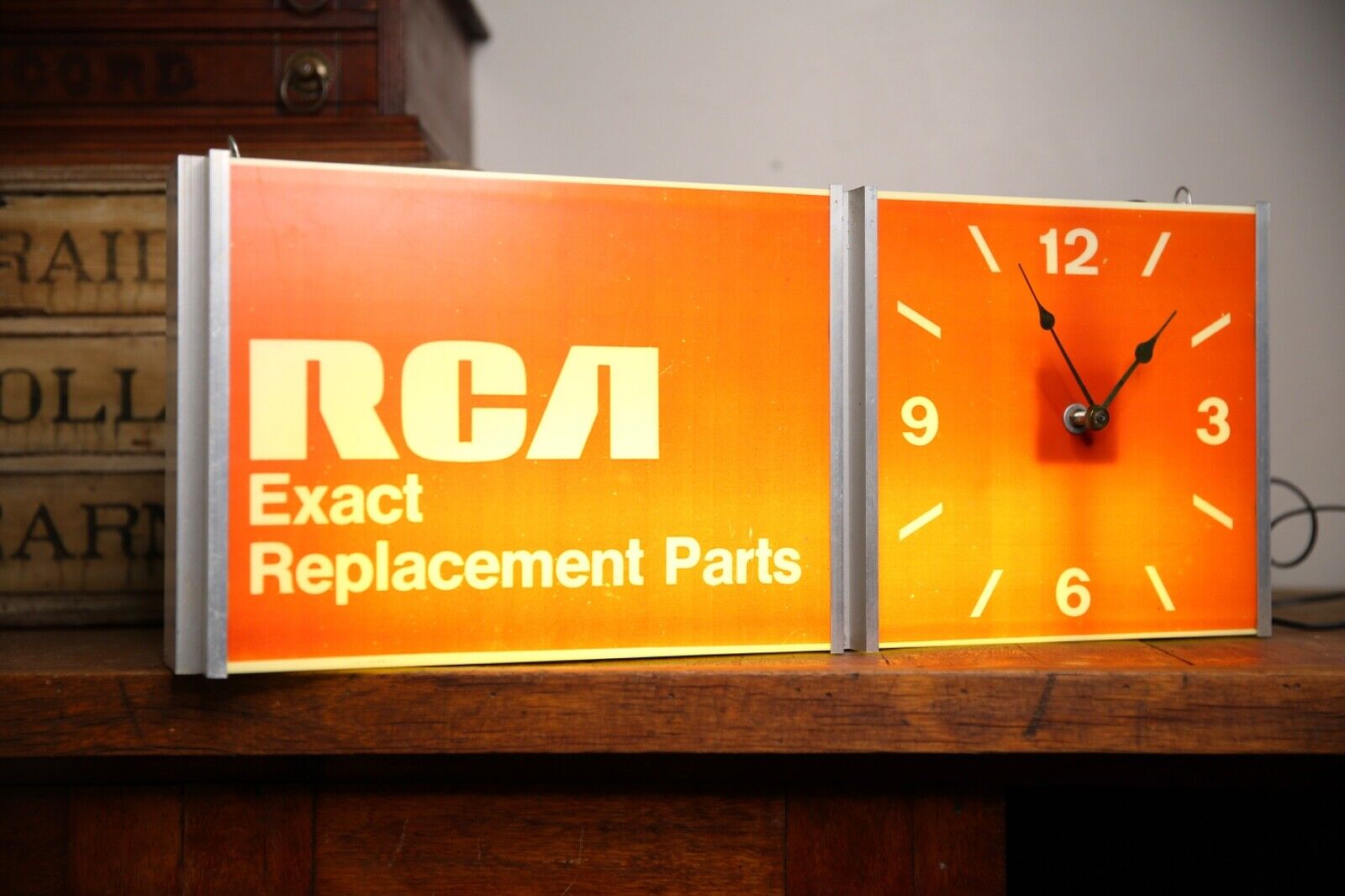 Vintage RCA Victor Radio Microphone Amplifier Lighted Sign Clock Advertising