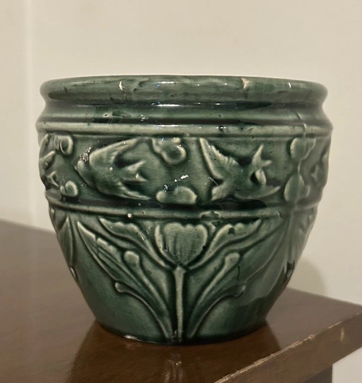 RARE 1917 Brush McCoy Flying Birds & Tulips Green Jardiniere Planter #239 CRACK