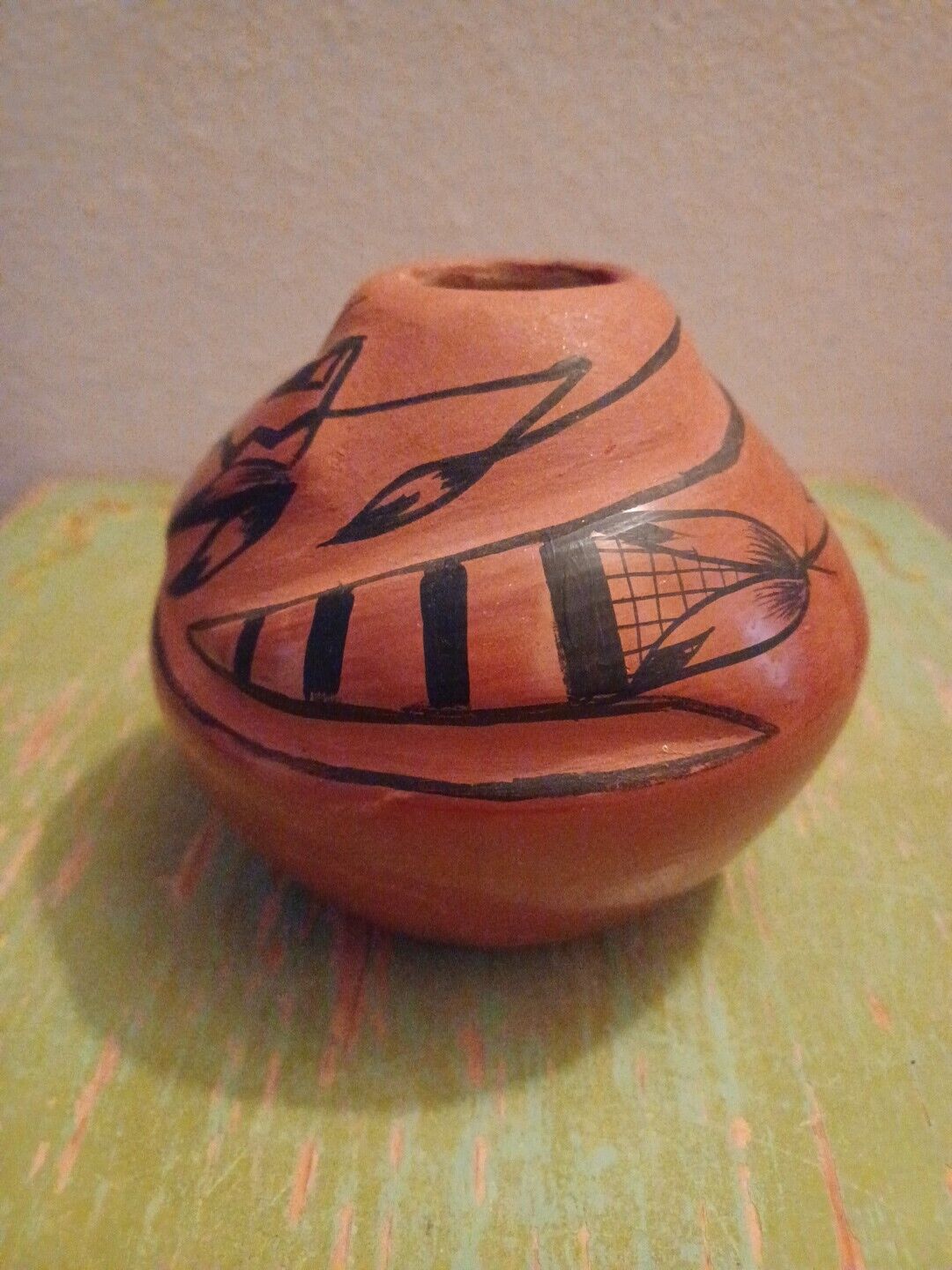 Native American Pottery. Jemez Pueblo Hand Made Southwestern Signed Chinana 