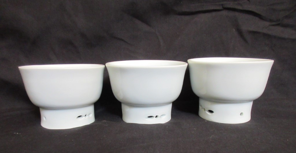 Kim Yikyung Korean Studio Porcelain Pierced Footed Bowls Signed Set of 3