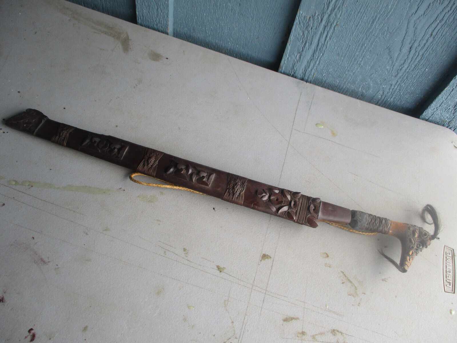 Antique Indonesian DAYAK Tribal Headhunters MANDAU Sword FINE Carved Grip.