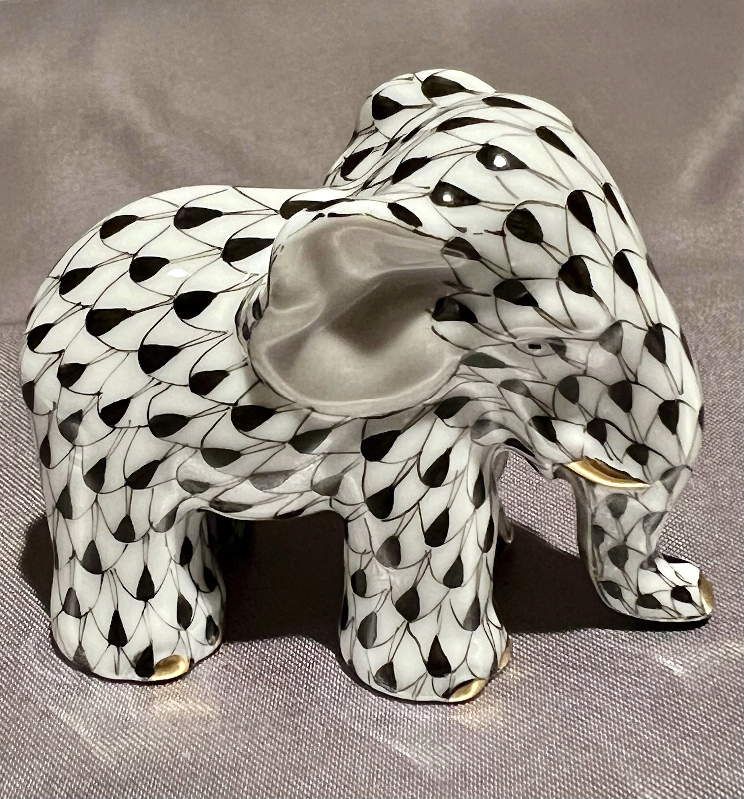 Herend Hungary Black Fishnet Elephant Figurine 5265 Hand Painted Gold Accents