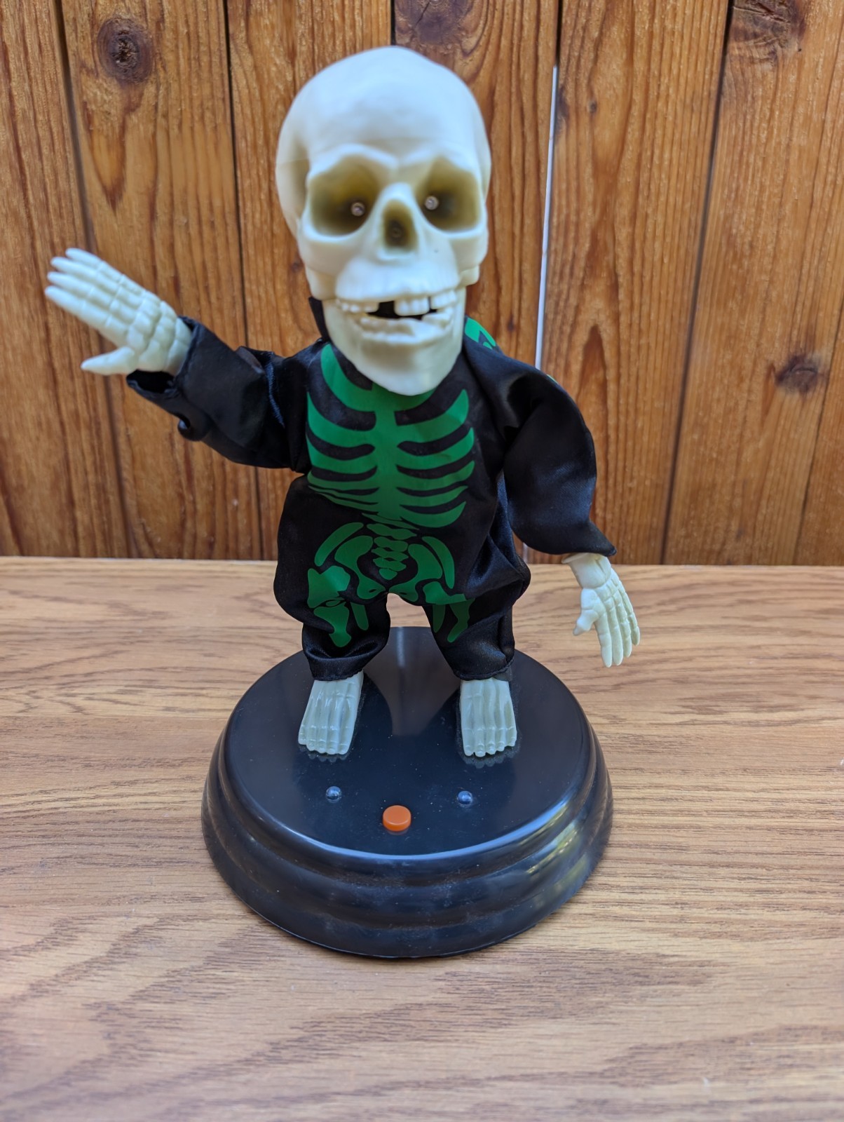 Rare 2011 Gemmy Halloween GRAVE RAVERS Dancing Skeleton Play Club Cant Handle Me
