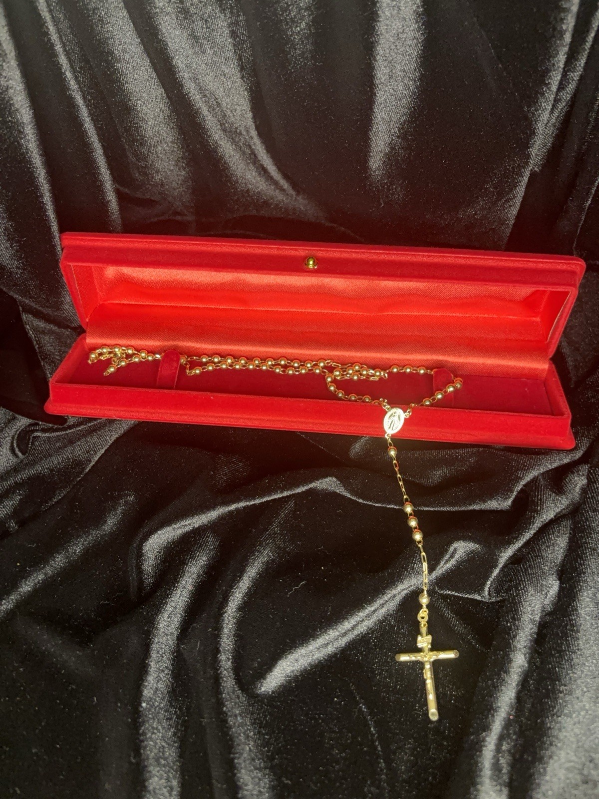 Elegant 18k Gold Tone Rosary Beads with Crucifix in Red Velvet Box Elegant 18k Gold Tone Rosary Beads with Crucifix in Red Velvet Box