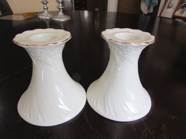 Pair (2) Crown Classics Porcelain Taper Candleholders White with Gold Trim Mint