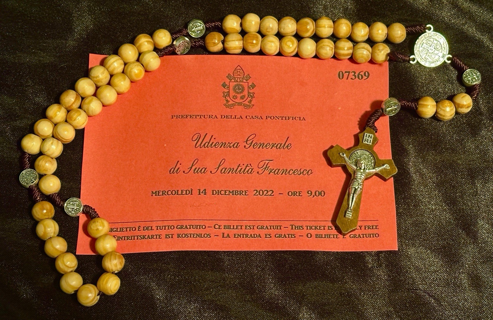 Pope Francis Blessed Jerusalem Olive Wood St Benedict  Rosary With Ticket Copy