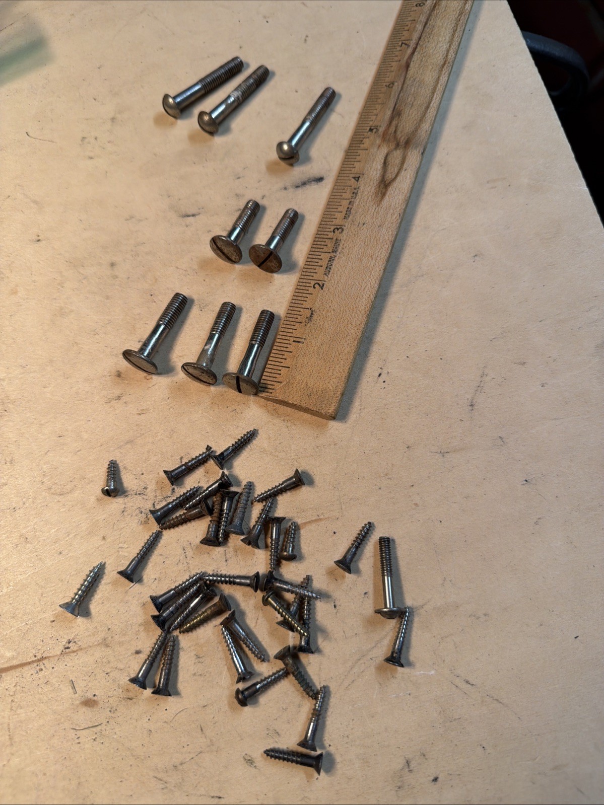 Vintage VV- 80 # 51370  Victrola Victor PHONOGRAPH Bolts & Screws