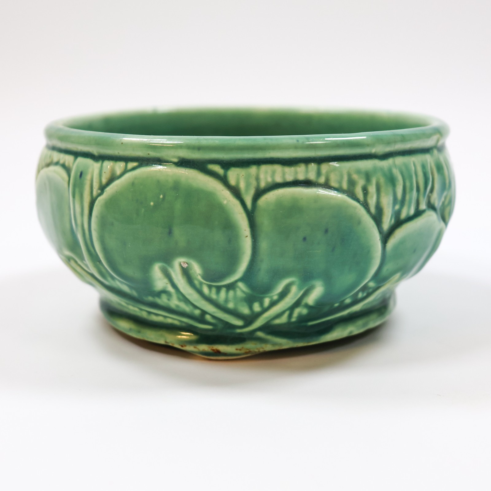 Vintage Weller Pottery Orris Ware Cabinet Bowl Lily Pads Glossy Green 5.5in