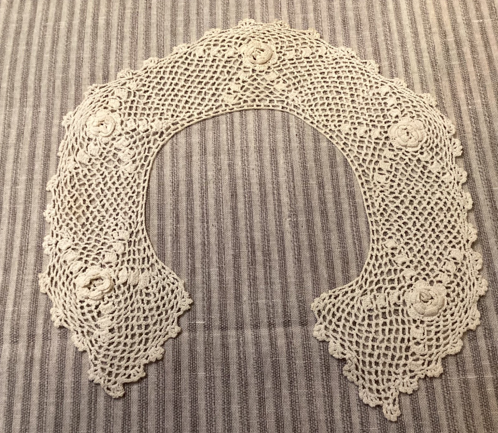 Antique Victorian Irish Crochet Roses Lace 3D Collar Ivory Floral Raisd Handmade