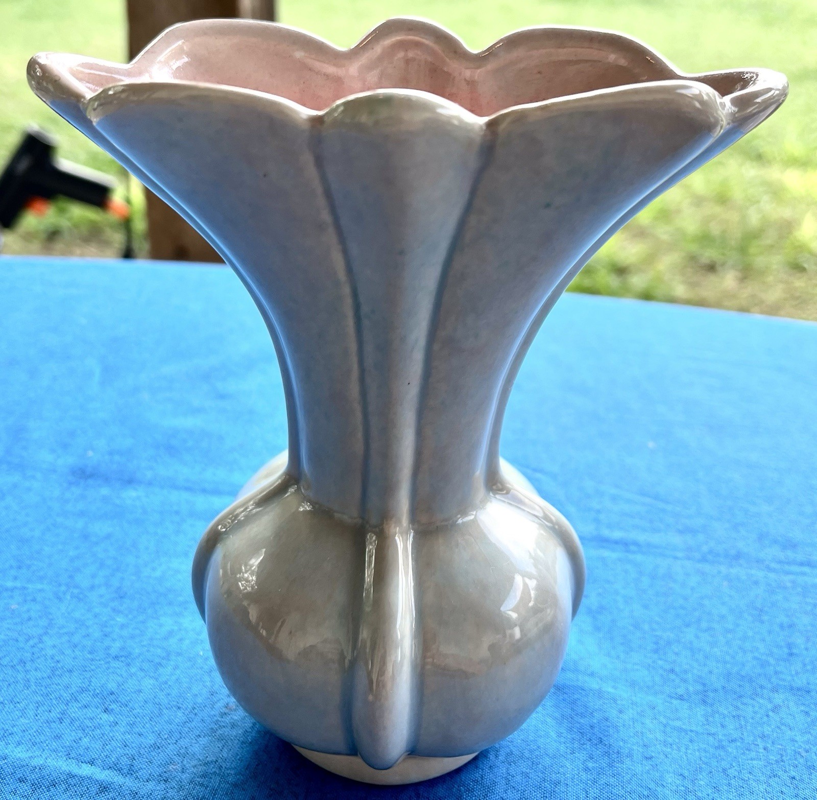 Vtg 1940's CONDER E-49 USA Light Blueish Gray Fan Vase W/Pink Interior Glazed