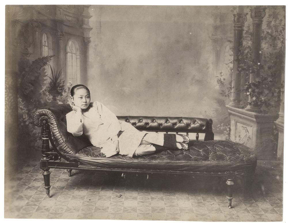 c.1880's PHOTO CHINA - STUDIO PORTRAIT OF A YOUNG WOMAN