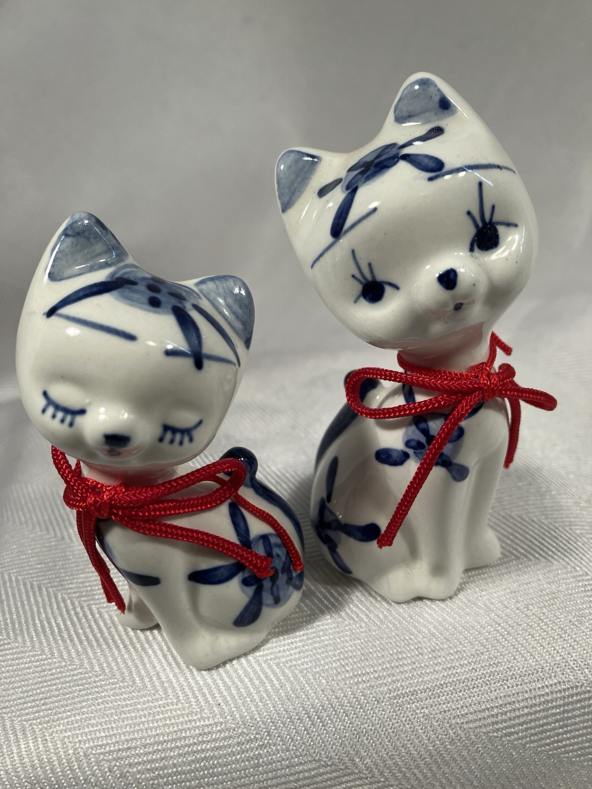 Vintage Elesva Holland Blue & White Kitty Cat Figurines 
