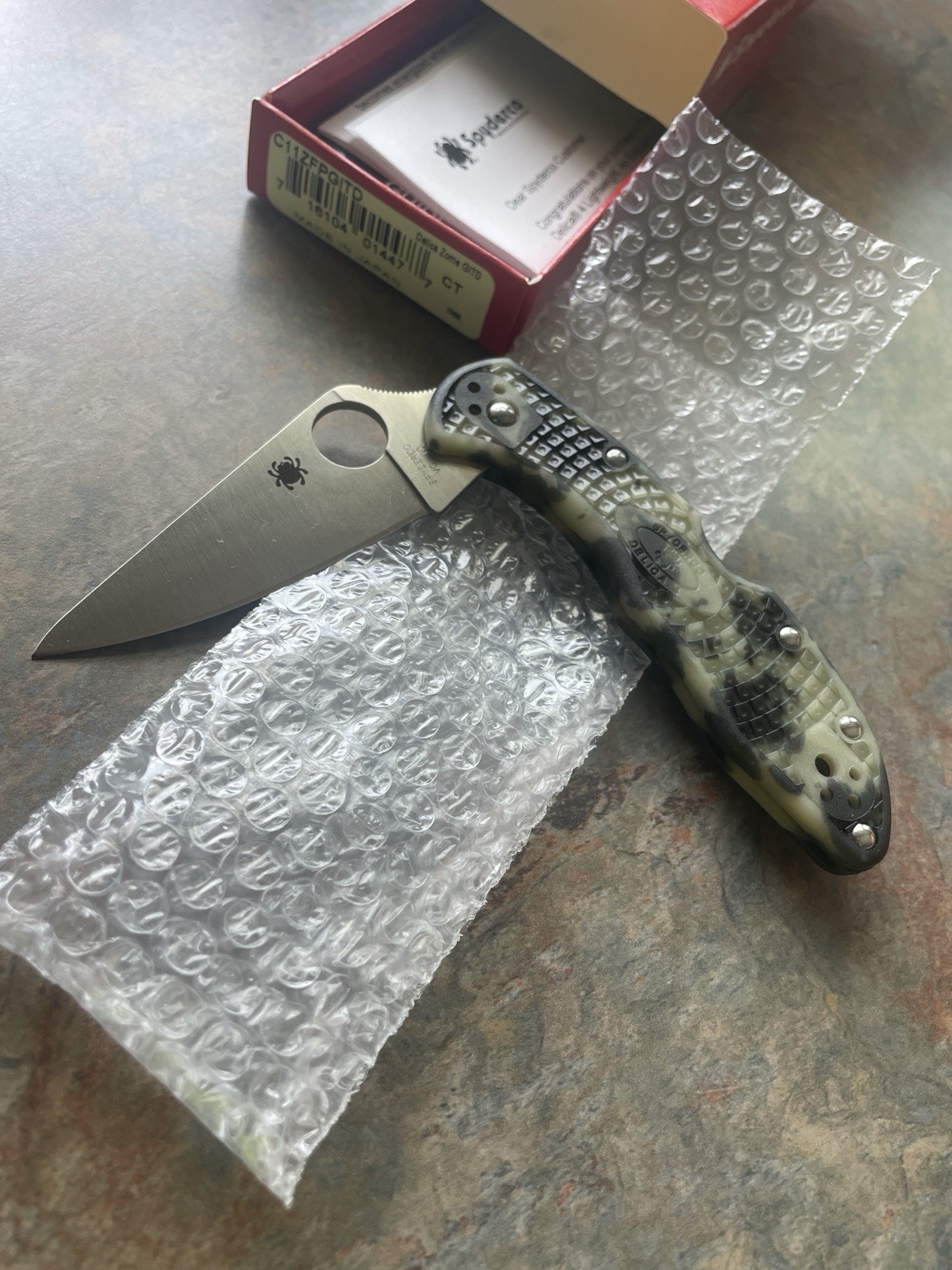 Spyderco Delica 4 Zome Glow In The Dark GITD VG-10 C11ZFPGITD - PRISTINE In Box