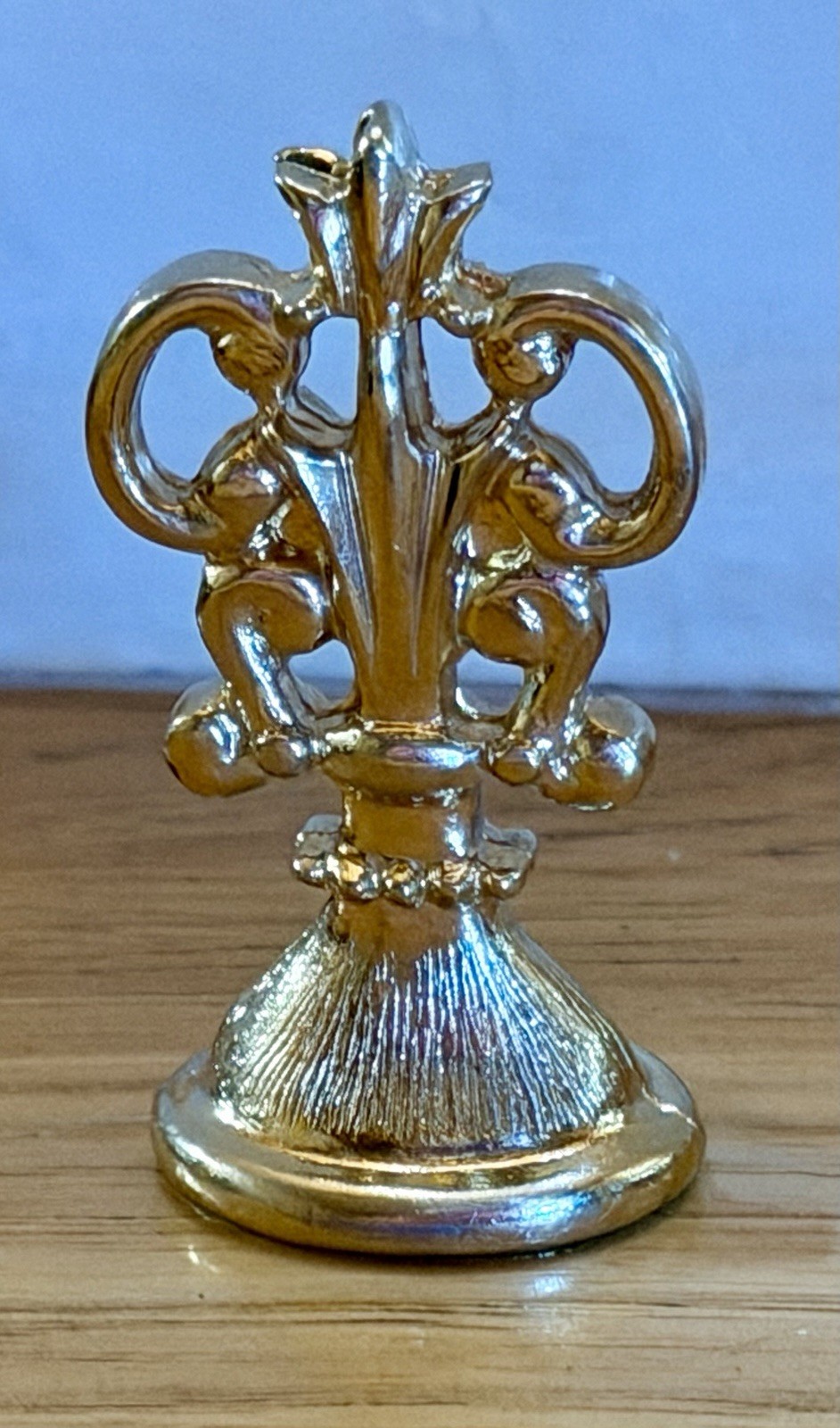Vtg Gold Tone Metal Fleur-de-lis Wax Seal Greek letter Theta (Θ), a minimalist