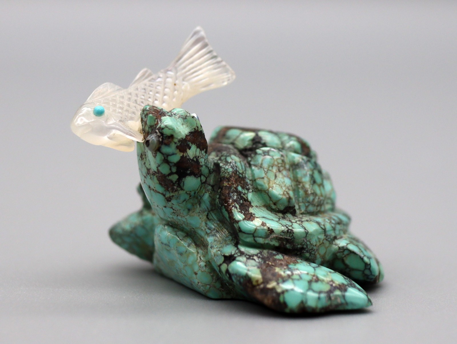 Ron Laahty (d) Turquoise Zuni Sea Turtle w/Mother-of-Pearl Fish Fetish (Damaged) Ron Laahty (d) Turquoise Zuni Sea Turtle w/Mother-of-Pearl Fish Fetish (Damaged)