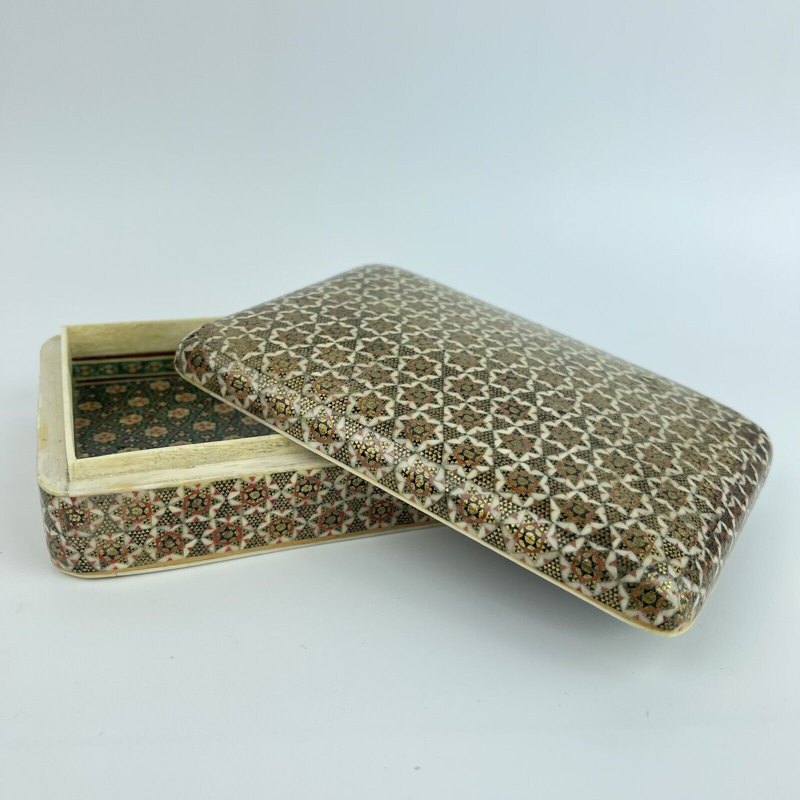 Hand painted Siamese Lacquerware jewelry trinket box flower pattern 5.5” X 4”
